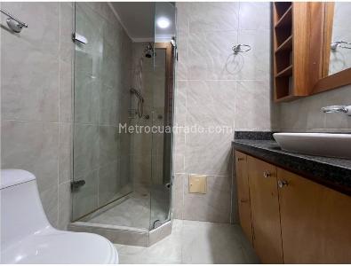 Apartamento de 3 alcobas en venta en Chico Santa Barbara, Bogotá, 103 m² · foto 9 de 15