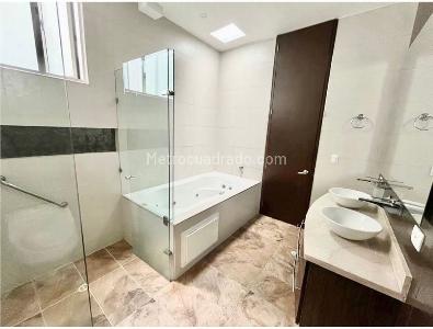 Apartamento de 3 alcobas en venta en Chico Norte Ii, Bogotá, 230 m² · foto 5 de 13