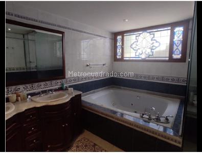 Casa de 4 alcobas en arriendo en Molinos Norte, Bogotá, 932 m² · foto 8 de 16