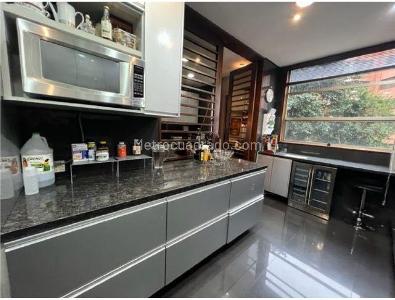 Apartamento de 3 alcobas en venta en La Cabrera, Bogotá, 242 m² · foto 14 de 19