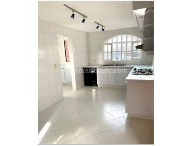 Apartamento de 3 alcobas en venta en San Patricio, Bogotá, 220 m² · foto 3 de 4