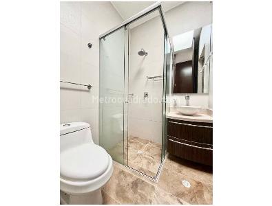 Apartamento de 3 alcobas en arriendo en Chico Reservado, Bogotá, 160 m² · foto 13 de 14