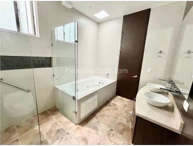 Apartamento de 3 alcobas en arriendo en Chico Reservado, Bogotá, 160 m² · foto 9 de 14