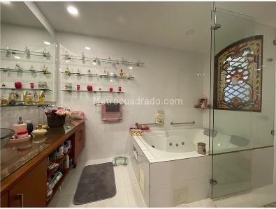 Apartamento de 3 alcobas en venta en Santa Barbara, Bogotá, 300 m² · foto 13 de 15