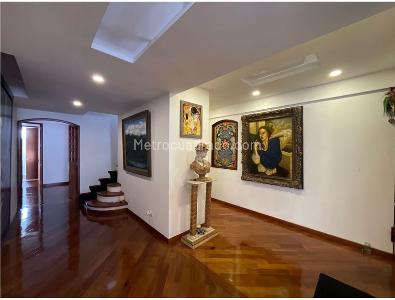 Apartamento de 3 alcobas en venta en Santa Barbara, Bogotá, 300 m² · foto 5 de 15