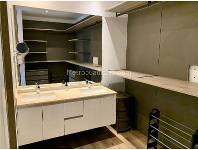 Apartamento de 3 alcobas en venta en La Carolina, Bogotá, 168 m² · foto 7 de 11