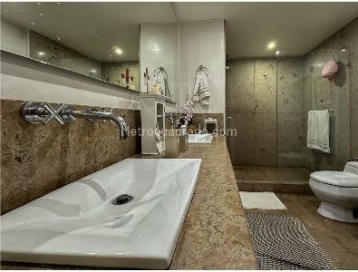 Apartamento de 3 alcobas en venta en Altos De Santa Barbara, Bogotá, 240 m² · foto 10 de 19
