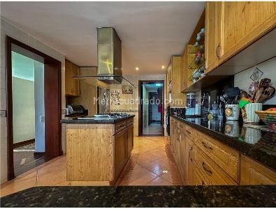 Apartamento de 3 alcobas en venta en Altos De Santa Barbara, Bogotá, 240 m² · foto 2 de 19