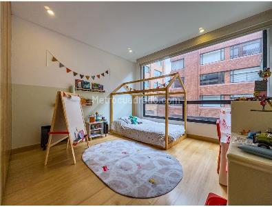 Apartamento de 2 alcobas en venta en Chico Navarra, Bogotá, 87 m² · foto 2 de 18