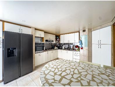 Apartamento de 4 alcobas en venta en Chico Norte, Bogotá, 200 m² · foto 7 de 19