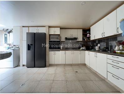 Apartamento de 4 alcobas en venta en Chico Norte, Bogotá, 200 m² · foto 6 de 19