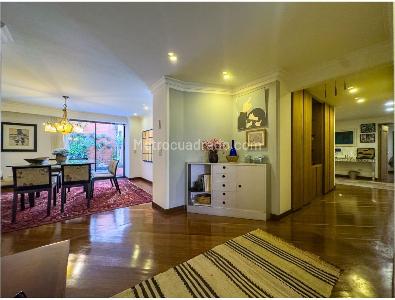 Apartamento de 4 alcobas en venta en Chico Norte, Bogotá, 200 m² · foto 4 de 19