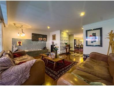 Apartamento de 4 alcobas en venta en Chico Norte, Bogotá, 200 m² · foto 2 de 19