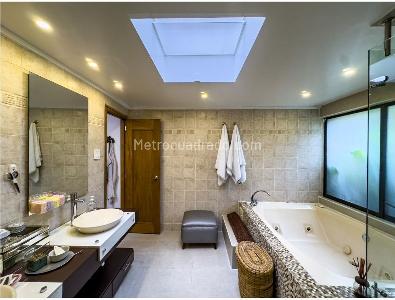 Apartamento de 4 alcobas en venta en Chico Norte, Bogotá, 200 m² · foto 14 de 19