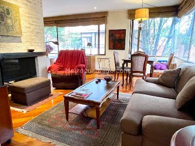Apartamento de 2 alcobas en venta en Chico Reservado, Bogotá, 136 m² · foto 9 de 11