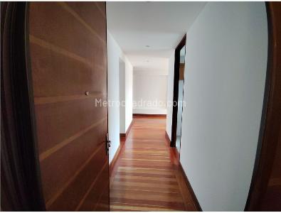 Apartamento de 3 alcobas en venta en Balcones De Lindaraja, Bogotá, 200 m² · foto 2 de 20