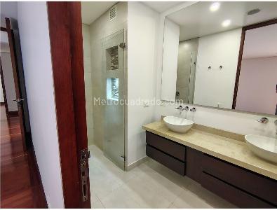 Apartamento de 3 alcobas en venta en Balcones De Lindaraja, Bogotá, 200 m² · foto 15 de 20
