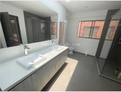 Apartamento de 4 alcobas en venta en San Patricio, Bogotá, 255 m² · foto 2 de 9