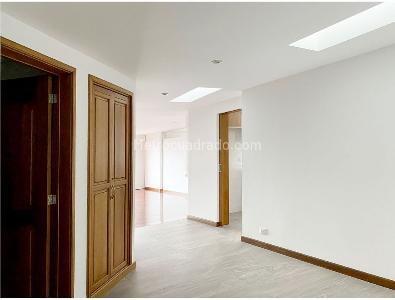 Apartamento de 3 alcobas en venta en Los Rosales, Bogotá, 236 m² · foto 12 de 16