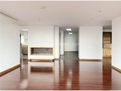 Apartamento de 3 alcobas en venta en Los Rosales, Bogotá, 236 m² · foto 3 de 16