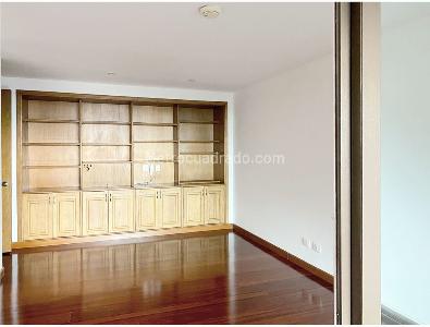 Apartamento de 3 alcobas en venta en Los Rosales, Bogotá, 236 m² · foto 6 de 16