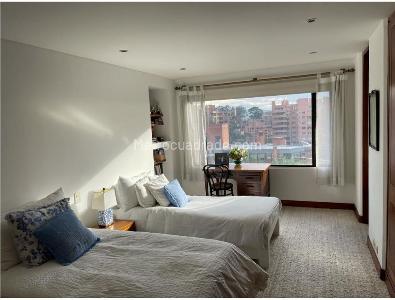 Apartamento de 3 alcobas en venta en Los Rosales Emaus, Bogotá, 300 m² · foto 13 de 20
