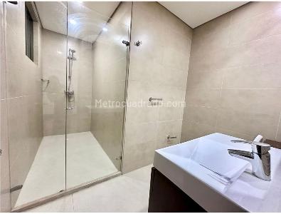 Apartamento de 3 alcobas en venta en Chico Santa Barbara, Bogotá, 157 m² · foto 11 de 17