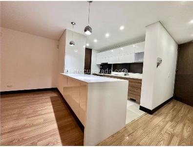Apartamento de 3 alcobas en venta en Chico Santa Barbara, Bogotá, 157 m² · foto 16 de 17
