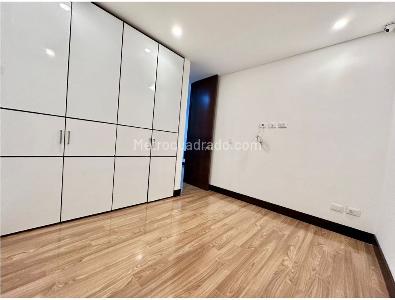 Apartamento de 3 alcobas en venta en Chico Santa Barbara, Bogotá, 157 m² · foto 5 de 17