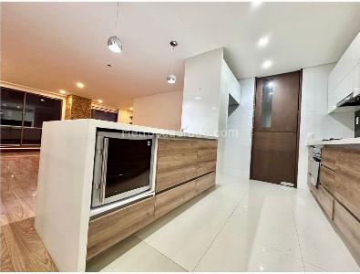 Apartamento de 3 alcobas en venta en Chico Santa Barbara, Bogotá, 157 m² · foto 6 de 17