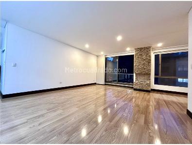 Apartamento de 3 alcobas en venta en Chico Santa Barbara, Bogotá, 157 m² · foto 7 de 17