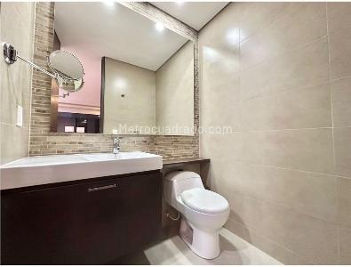 Apartamento de 3 alcobas en venta en Chico Santa Barbara, Bogotá, 157 m² · foto 8 de 17