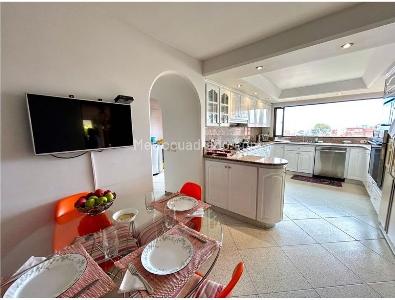 Apartamento de 4 alcobas en venta en Los Rosales Emaus, Bogotá, 279 m² · foto 2 de 20