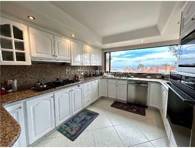 Apartamento de 4 alcobas en venta en Los Rosales Emaus, Bogotá, 279 m² · foto 3 de 20