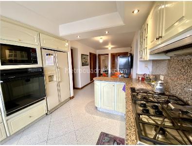 Apartamento de 4 alcobas en venta en Los Rosales Emaus, Bogotá, 279 m² · foto 4 de 20