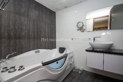 Apartamento en arriendo en Los Rosales, Bogotá · foto 6 de 8