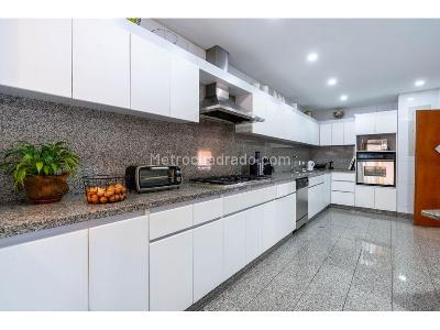 Apartamento de 3 alcobas en venta en Chico Reservado, Bogotá, 270 m² · foto 7 de 20