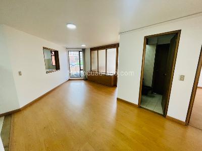 Apartamento de 2 alcobas en venta en Quinta Camacho, Bogotá, 75 m² · foto 2 de 20