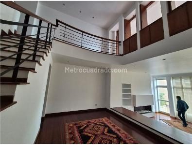 Apartamento de 2 alcobas en arriendo en Chico El Retiro, Bogotá, 180 m² · foto 2 de 11