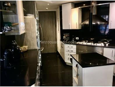 Apartamento de 3 alcobas en arriendo en Chico Norte, Bogotá, 256 m² · foto 3 de 16
