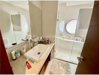 Apartamento de 3 alcobas en venta en Chico, Bogotá, 180 m² · foto 10 de 17