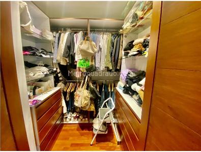 Apartamento de 3 alcobas en venta en Chico, Bogotá, 180 m² · foto 7 de 17