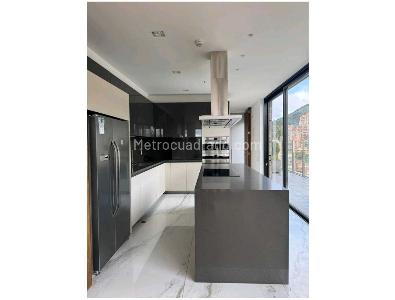 Apartamento de 3 alcobas en venta en Chico, Bogotá, 260 m² · foto 8 de 17