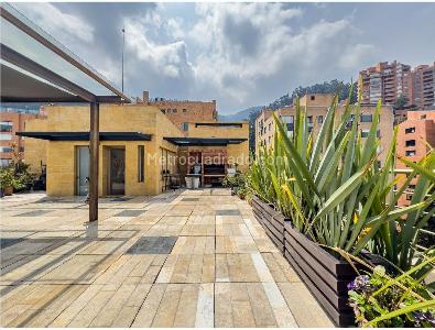 Apartamento de 3 alcobas en venta en El Refugio, Bogotá, 520 m² · foto 3 de 19