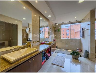 Apartamento de 3 alcobas en venta en El Refugio, Bogotá, 520 m² · foto 4 de 19