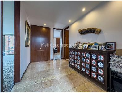 Apartamento de 3 alcobas en venta en El Refugio, Bogotá, 520 m² · foto 7 de 19
