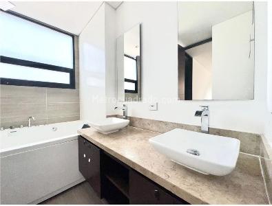 Apartamento de 3 alcobas en venta en Chico Navarra, Bogotá, 180 m² · foto 4 de 14