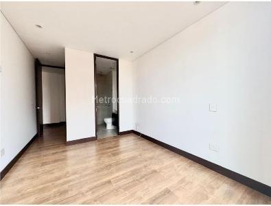 Apartamento de 3 alcobas en venta en Chico Navarra, Bogotá, 180 m² · foto 8 de 14