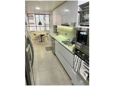 Apartamento de 3 alcobas en venta en Chico Navarra, Bogotá, 170 m² · foto 3 de 9
