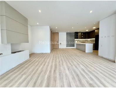 Apartamento de 2 alcobas en venta en Chico Norte, Bogotá, 117 m² · foto 2 de 11
